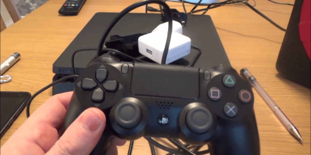 How to tell if ps4 controller is charging?